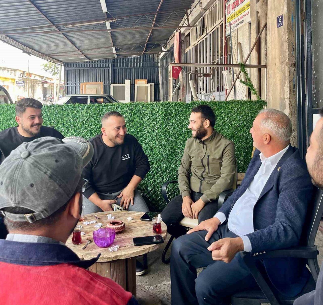 Sultanhisar Belediye Başkanı Osman Yıldırımkaya, Atça Sanayi Sitesi'nde genç esnafı