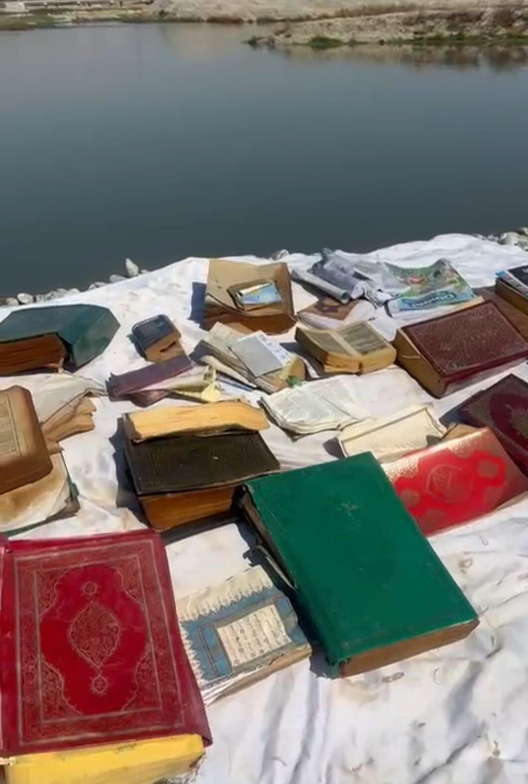 Batman'da, vatandaşların piknik yaptığı alanda çuvallar içinde çok sayıda dini