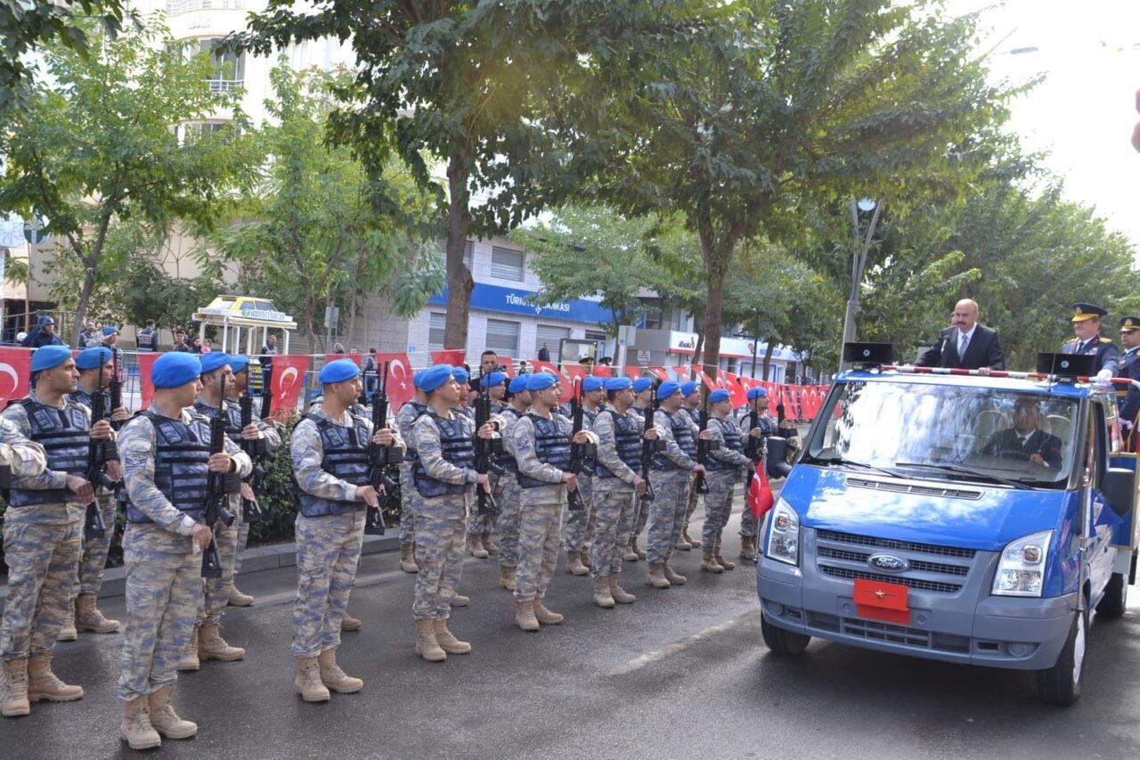 Batman, 29 Ekim Cumhuriyet Bayramı'nın 102. yılını coşkuyla kutladı. Valilik