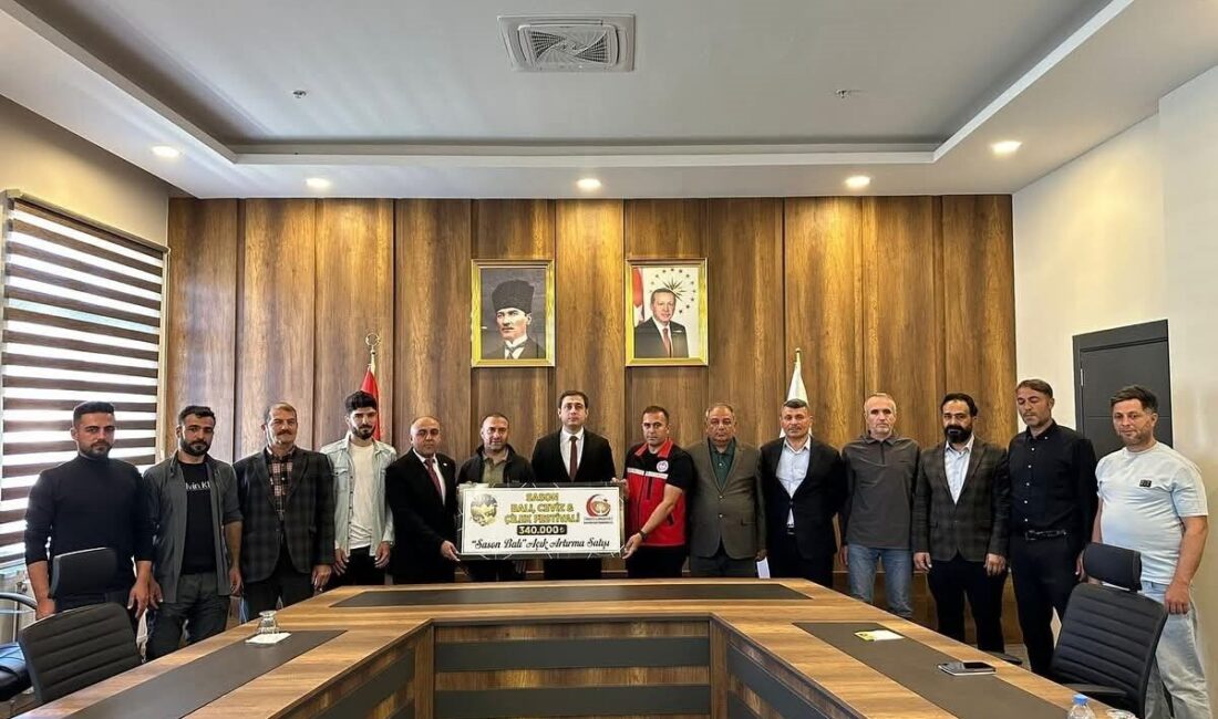 Sason’da Açık Artırmada Satılan Rekor Fiyatlı Balın Geliri Üreticilere Aktarıldı Batman'ın Sason ilçesinde düzenlenen açık artırmada, Ege Üniversitesi'nin kalite onayını