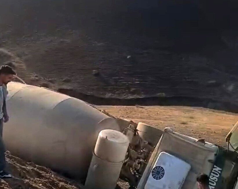 Batman'da, sürücüsünün direksiyon kontrolünü kaybetmesi sonucu bir beton mikseri şarampole