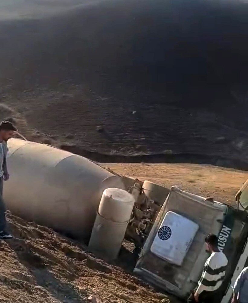 Batman'da, sürücüsünün direksiyon kontrolünü kaybetmesi sonucu bir beton mikseri şarampole