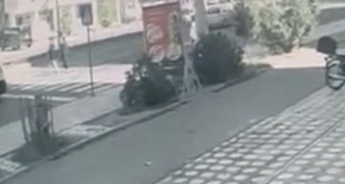 Batman’da yaya geçidinde cipin çarptığı iki kişi hastaneye kaldırıldı Batman'da yaya geçidinde cipin çarpması sonucu N.T. (26) ve M.M.