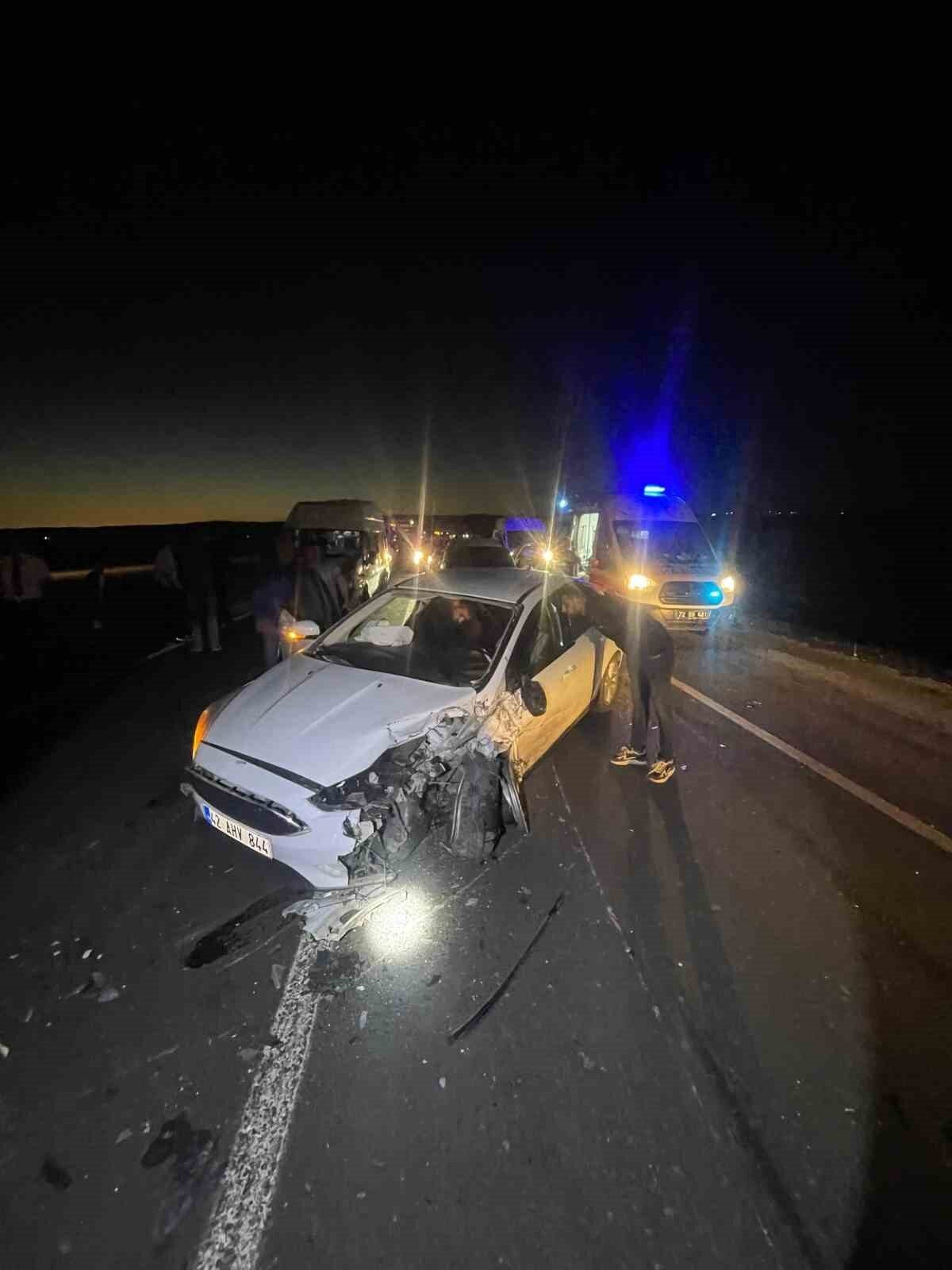 Batman-Bismil yolu üzerindeki köprü çıkışında meydana gelen kafa kafaya çarpışmada