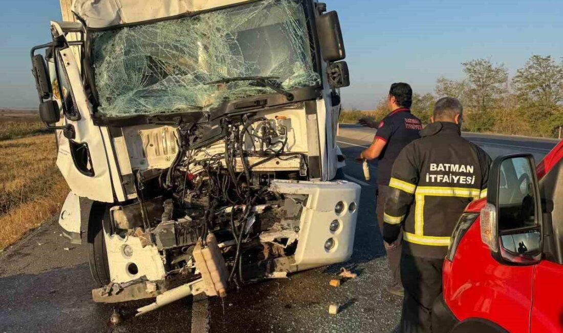 Batman'da iki tırın çarpışması sonucu bir kişi yaralandı. Sinan köyü