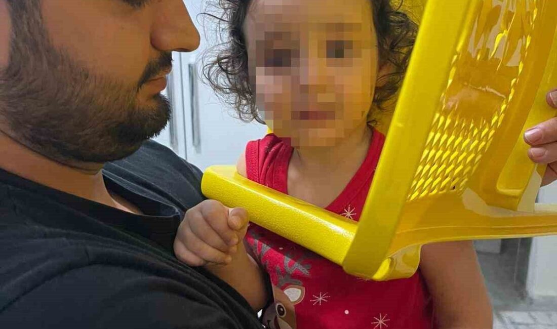 Batman’da Plastik Sandalyeye Sıkışan Küçük Çocuk, İtfaiye Ekiplerinin Müdahalesiyle Kurtarıldı Batman'da, oyun oynarken kafası plastik sandalyeye sıkışan küçük bir çocuk,