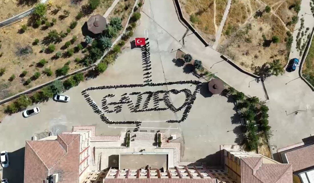 Kozluk’taki Kız Anadolu İmam Hatip Lisesi’nden Gazze İçin Farkındalık Etkinliği Batman'ın Kozluk ilçesindeki Kız Anadolu İmam Hatip Lisesi, Gazze'deki insani