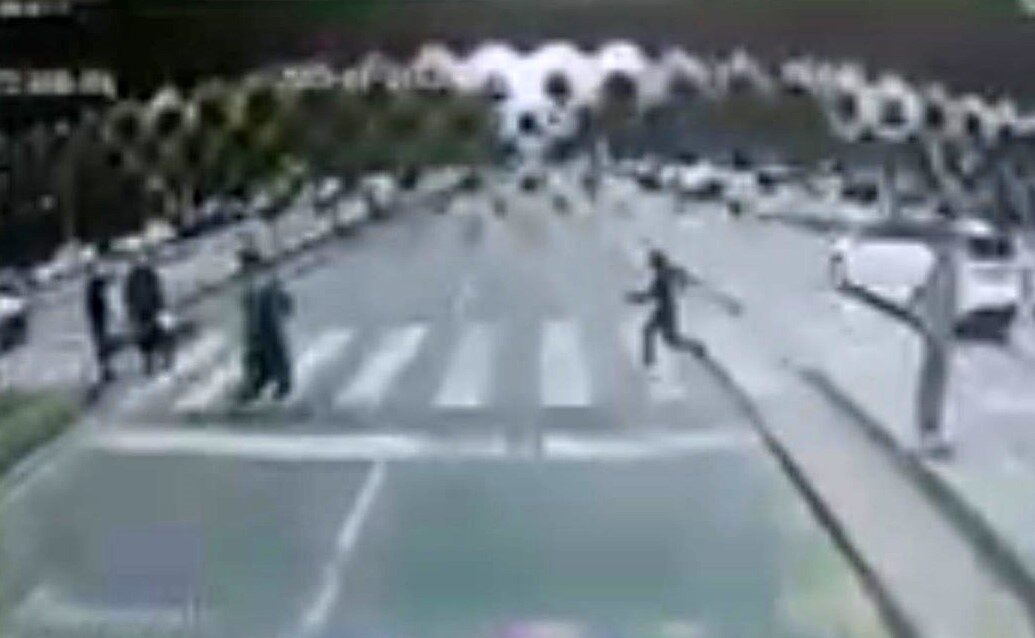 Batman'da bir otobüs şoförü, yaya yoluna aniden çıkan bir çocuğa