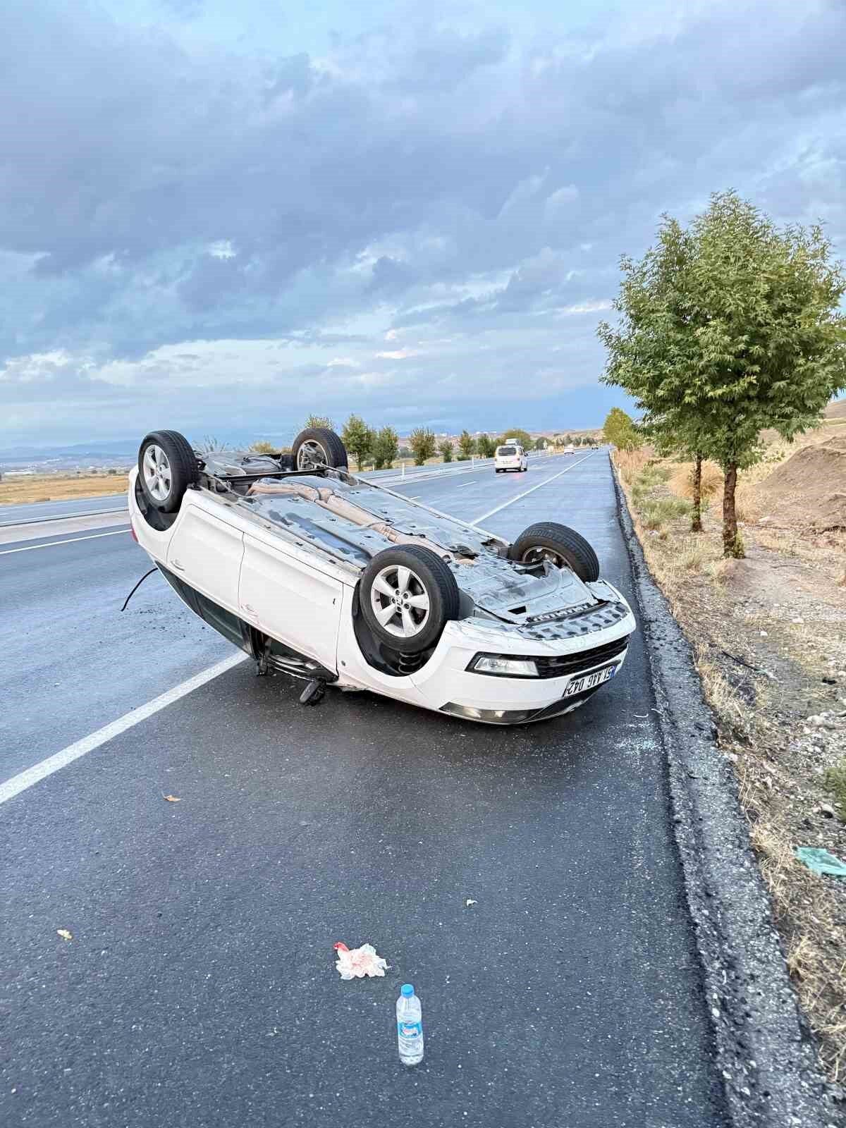 Batman'ın Bıçakçı köyü yakınlarında meydana gelen trafik kazasında, otomobilin takla