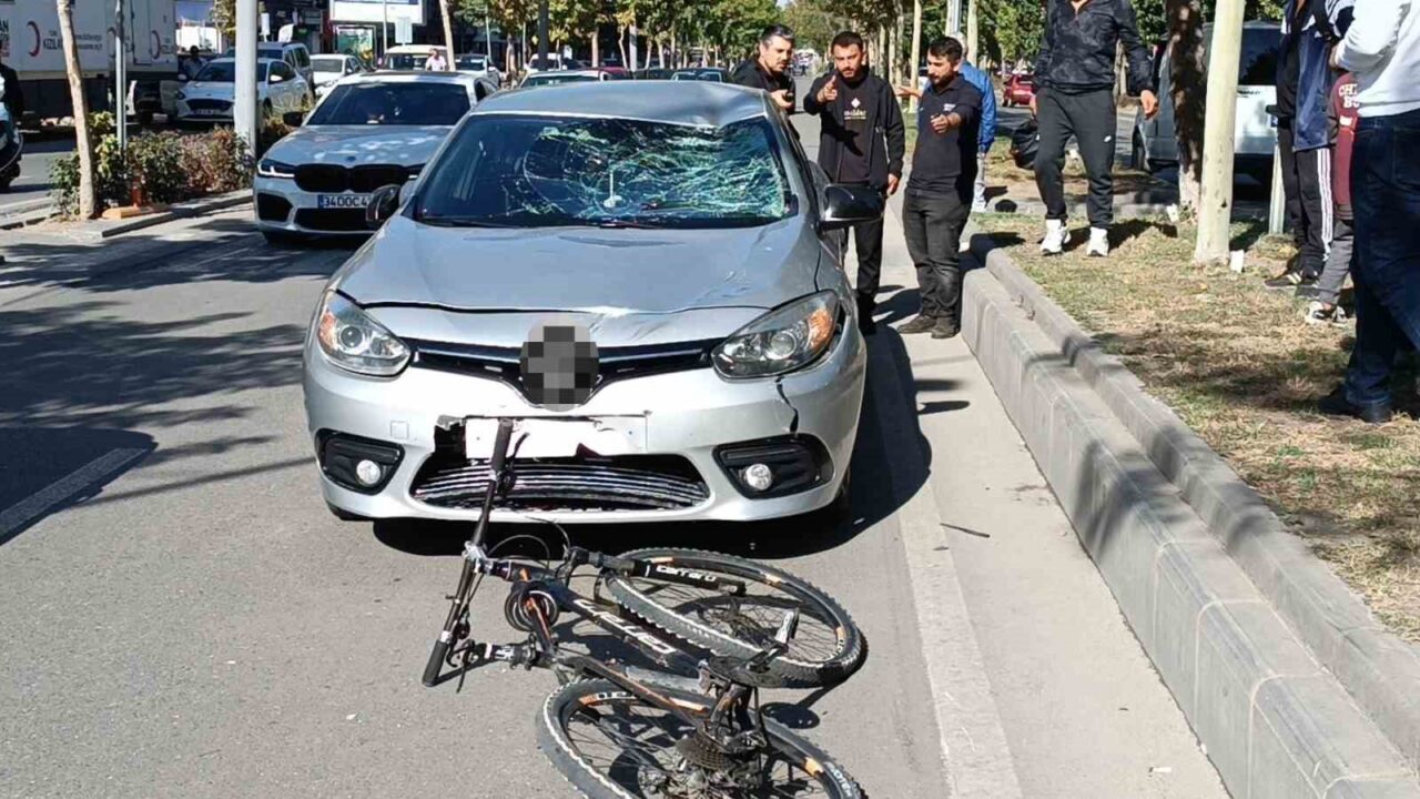 Batman'da Turgut Özal Bulvarı'nda bir otomobil, bisiklet sürücüsü Ali Yılmaz'a