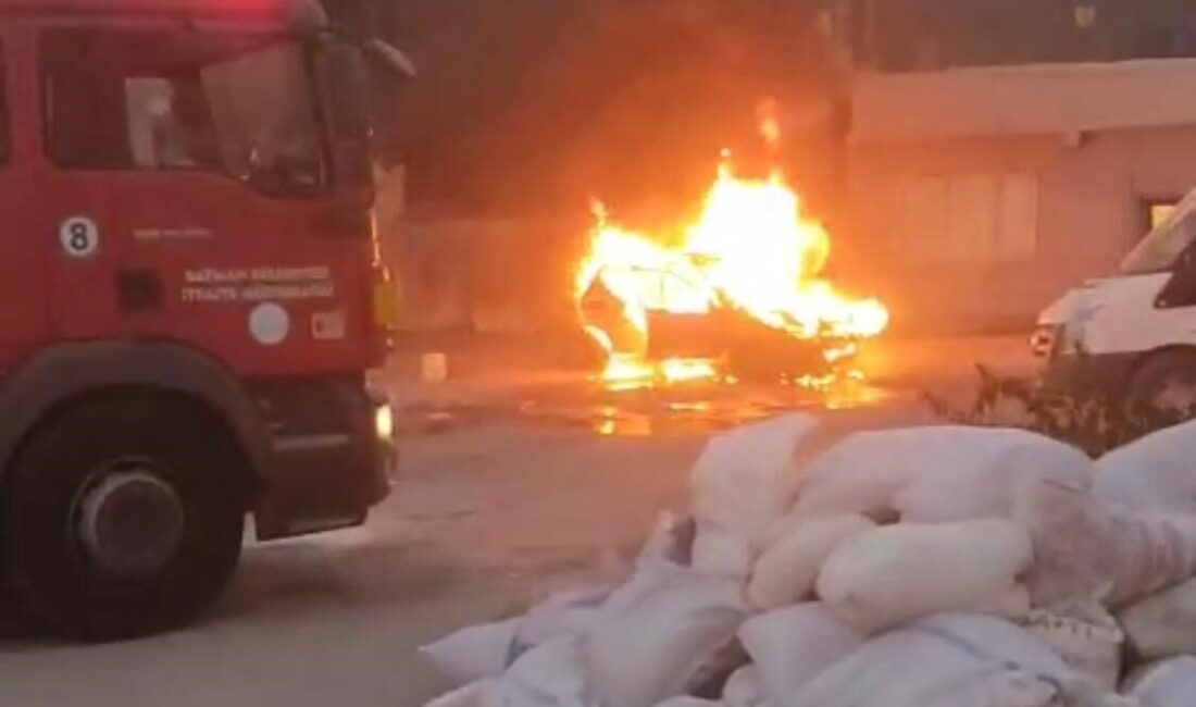 Batman’da Park Halindeki Araçta Çıkan Yangın, İtfaiye Ekiplerinin Hızlı Müdahalesiyle Söndürüldü Batman'ın Cumhuriyet Mahallesi'nde park halindeki bir otomobil aniden yandı. Olay