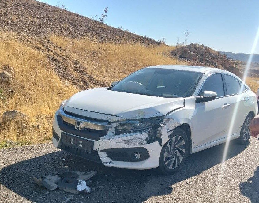 Gercüş’te Pikap ile Otomobilin Çarpışması Sonucu 1 Kişi Yaralandı