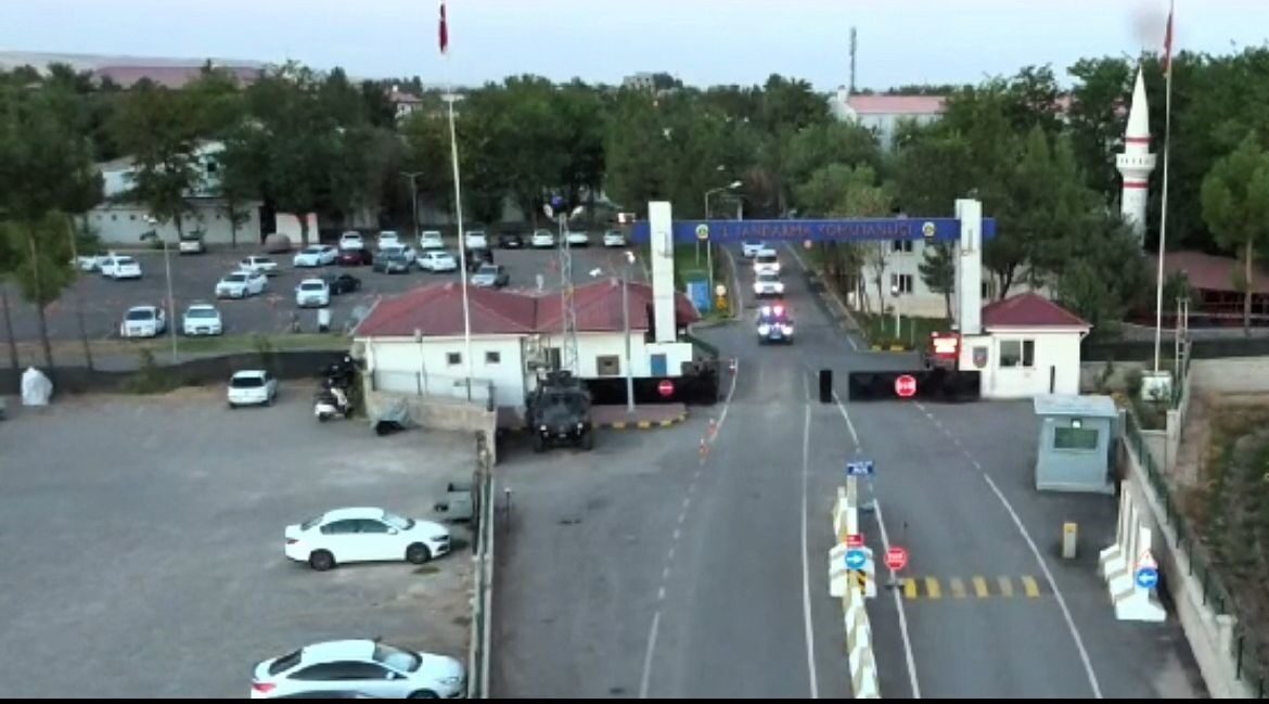 Batman'da jandarma, yasadışı bahis paneli yöneten M.E. ve F.E. isimli