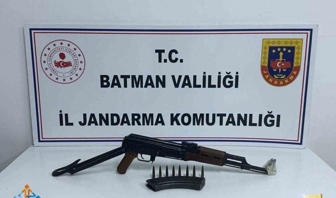 Batman'da jandarma ekipleri, kaçak silah ticareti yapan V.E. ve M.B.'yi