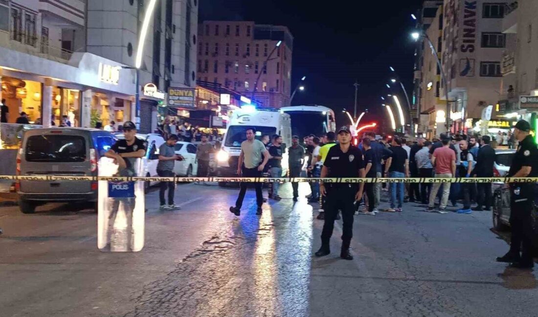 Batman’da Silahlı Kavga Sırasında Bir Polis Memuru Yaralandı, İki Kişi Gözaltına Alındı Batman'da iki grup arasında meydana gelen silahlı kavgada, müdahale eden