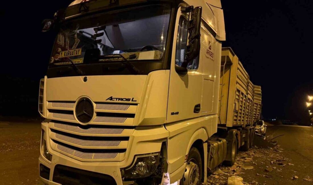 Batman’da Tır ve Otomobil Çarpışması Sonucu İki Yaralı! Batman'da meydana gelen tır ve otomobil kazasında iki kişi yaralandı.