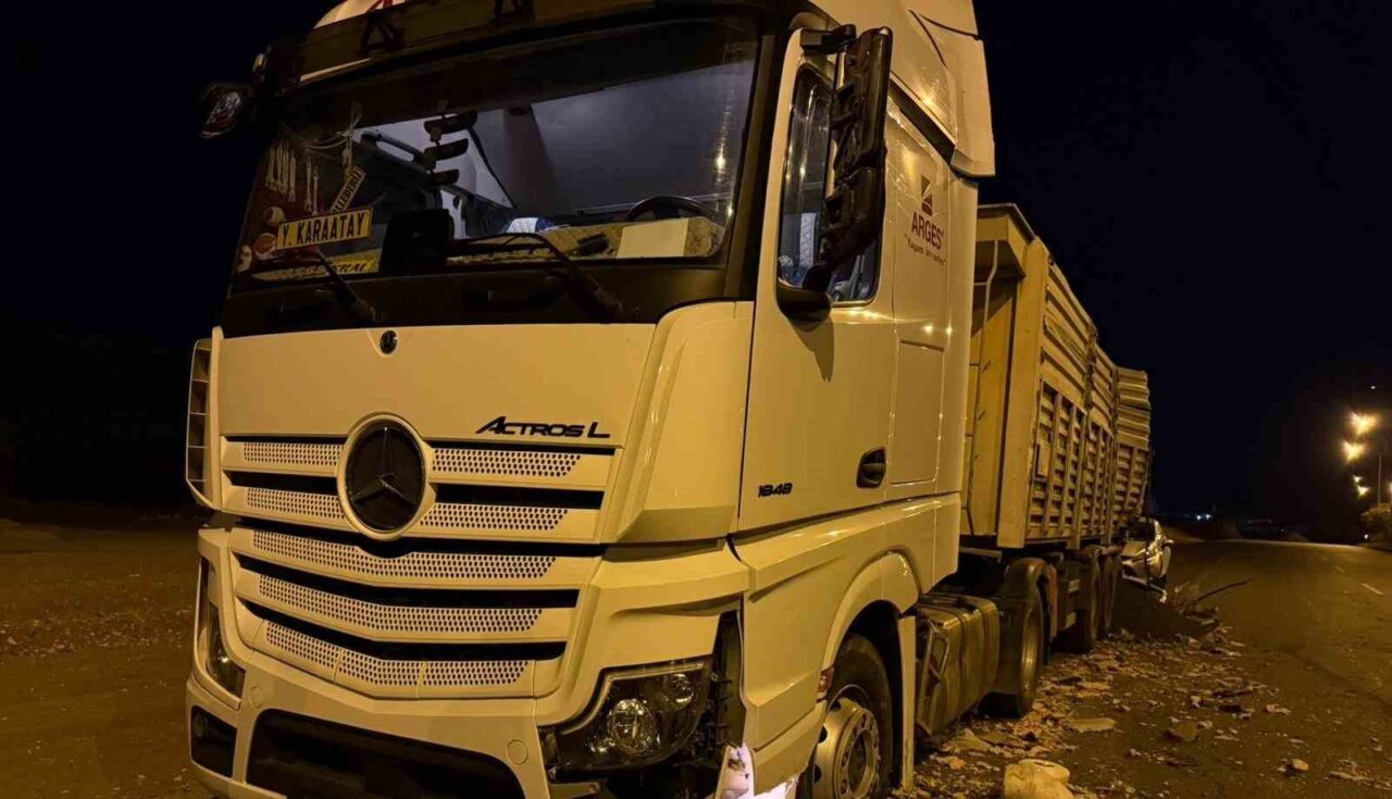 Batman’da gerçekleşen trafik kazasında tır ve otomobil çarpıştı. Olayda otomobildeki