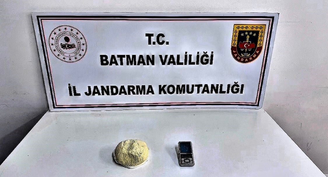 Batman'da Jandarma ekipleri, M.K. ve S.K.'nın uyuşturucu imal ve ticareti