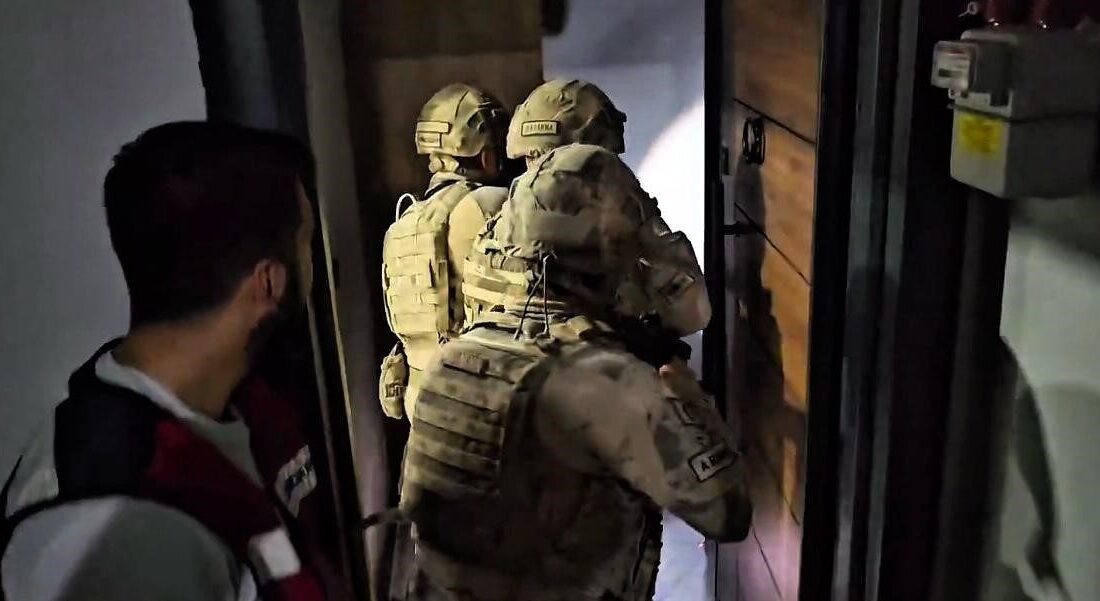 Batman’da yasa dışı bahis operasyonunda 5 kişi gözaltına alındı Batman'da yasa dışı bahisle bağlantılı 5 kişi, Jandarma'nın düzenlediği operasyonda