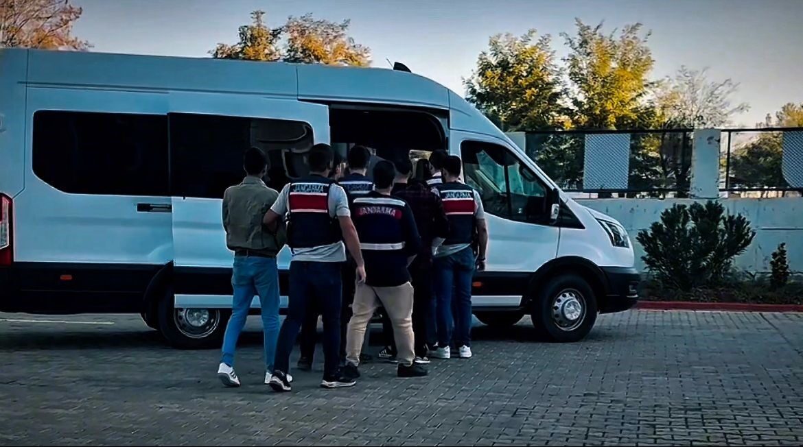 Batman’da düzenlenen yasa dışı bahis operasyonunda 7 kişi gözaltına alındı.