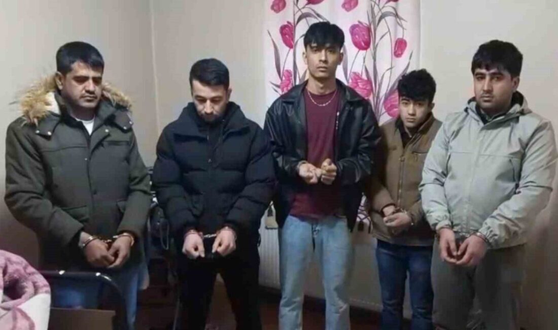 Bayburt'ta, Göçmen Kaçakçılığıyla Mücadele ekipleri yasa dışı geçiş yapan 5