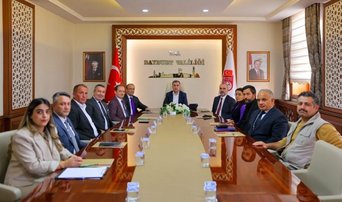 Bayburt Valisi Mustafa Eldivan liderliğinde yapılan toplantıda, dikensiz kuşburnu üretiminin