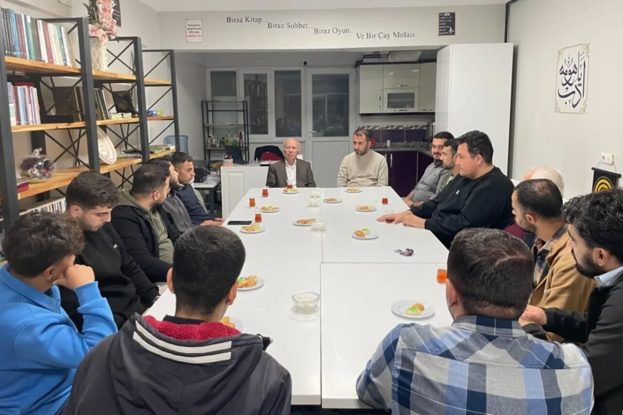 Bayburt Müftülüğü, gençlerin manevi gelişimini desteklemek amacıyla "Gençlik Buluşmaları" düzenliyor.