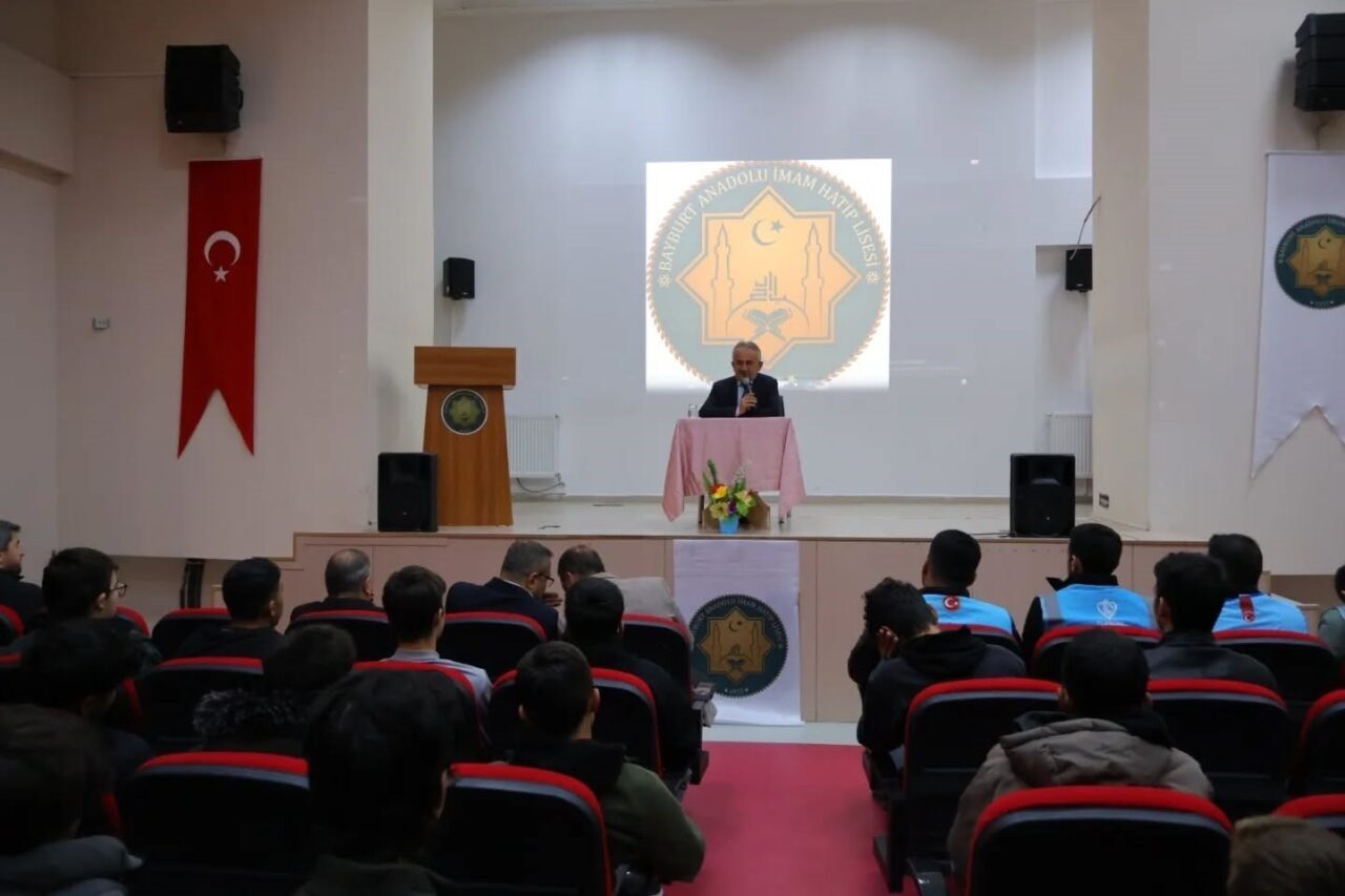 Bayburt İl Müftüsü Bayram Danacı, İmam Hatipliler Haftası nedeniyle Bayburt