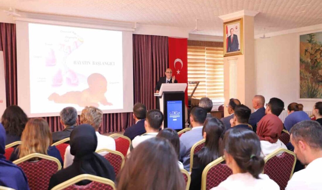 Bayburt Öğretmen Akademisi’nde özel eğitim öğretmenlerine yönelik gerçekleştirilen seminerde, Prof.