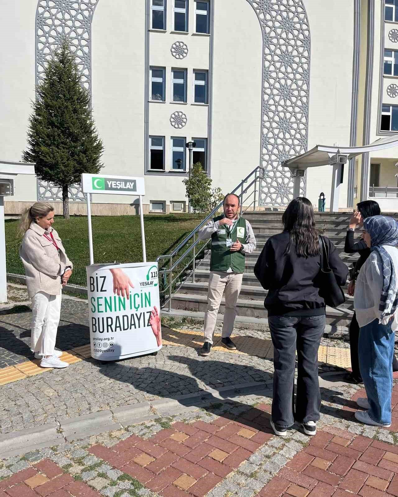 Bayburt Yeşilay Şubesi, Baberti ve Dede Korkut kampüslerinde açtığı stantlarla