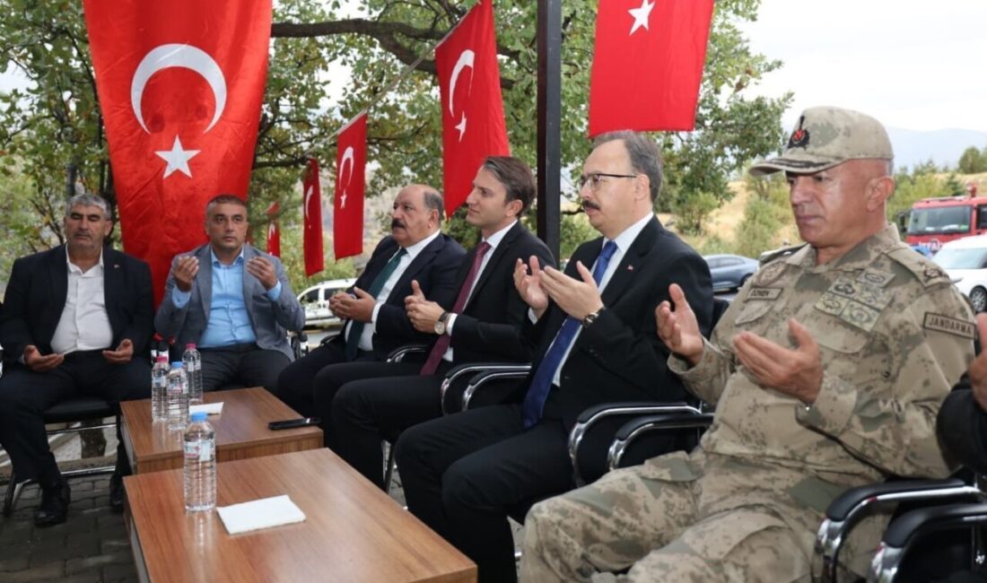 Derince Köyü’nde 1993’teki Terör Saldırısında Şehit Düşen 22 Sivil İçin Anma Töreni Düzenlendi Siirt'in Baykan ilçesine bağlı Derince köyünde, 21 Ekim 1993'te terör