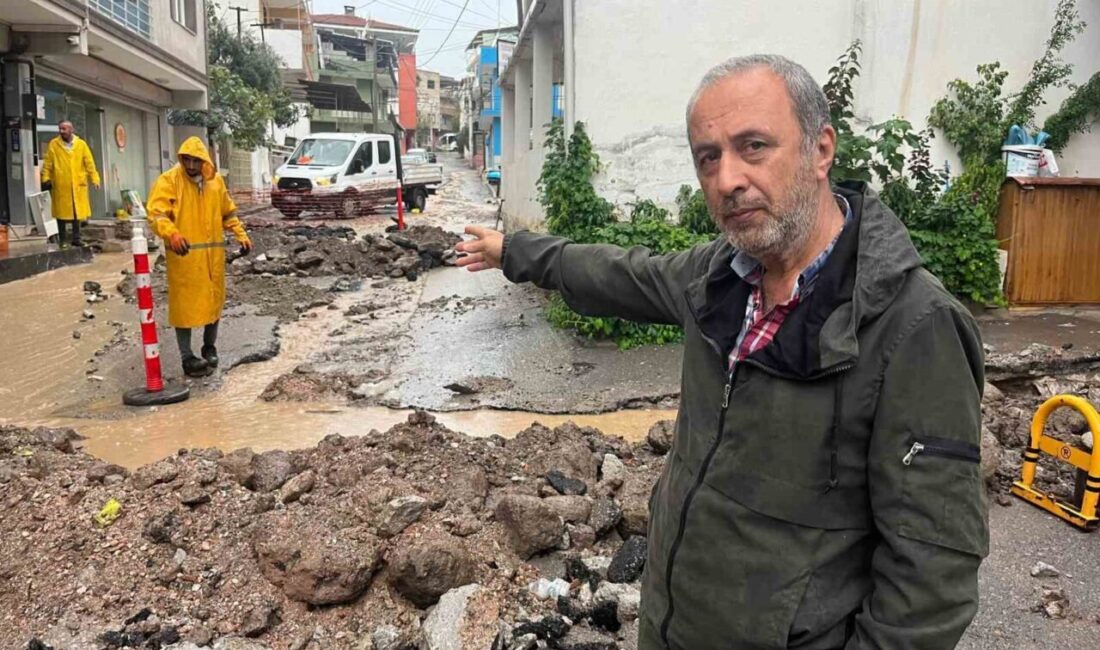 İzmir’in Bayraklı ilçesinde etkili sağanak yağış, su taşkınlarına yol açtı