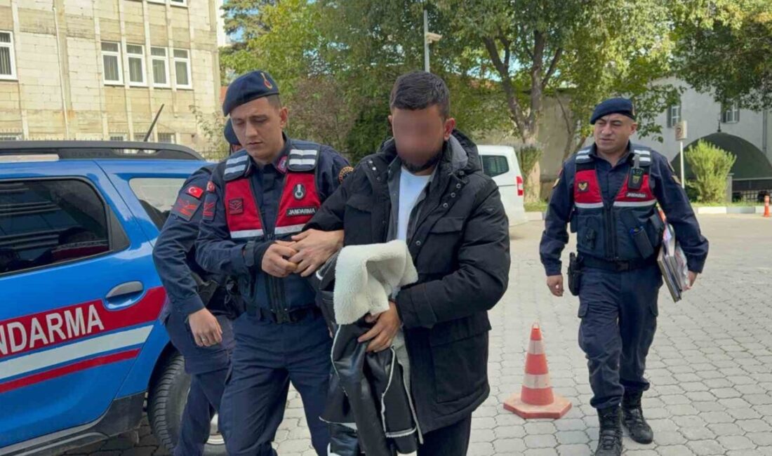 Samsun’da Jandarma, Uyuşturucu Satıcısını Tutukladı: Evindeki Baza Altında 3 Bin 472 Adet Sentetik Ecza Bulundu Samsun'un Tekkeköy ilçesinde jandarmanın yaptığı operasyonda V.Ö. adlı şahsın evinde