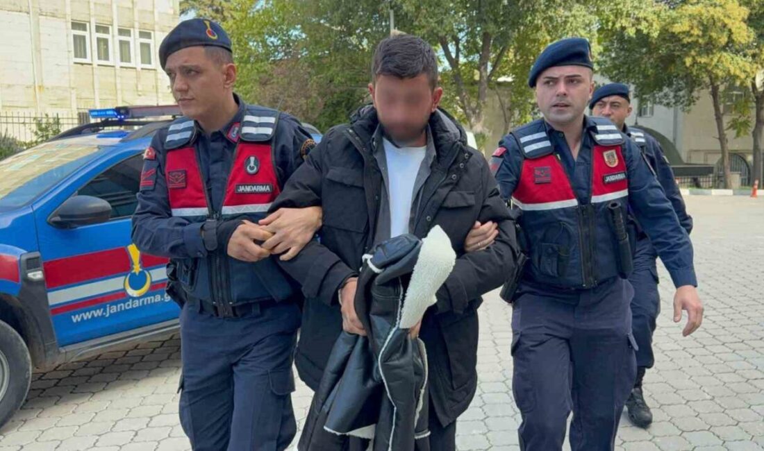 Samsun’da Jandarma, Uyuşturucu Satışı Yapan Şahsın Evinde 3 Bin 472 Sentetik Ecza Buldu Samsun Tekkeköy'de jandarma, V.Ö. (24) adlı şahsın evinde yaptığı aramada