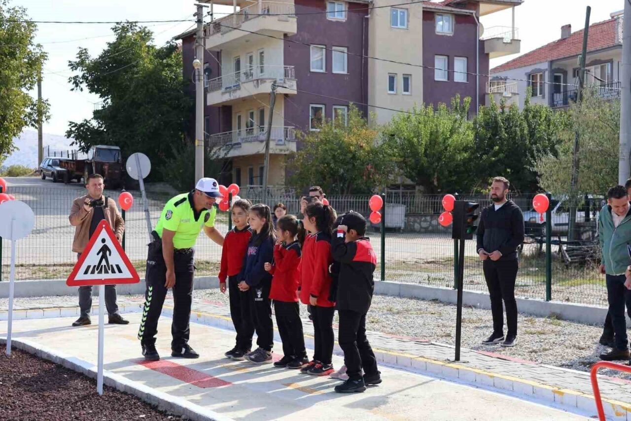 Denizli’de Yeni Trafik Eğitim Parkı Çocuklara Uygulamalı Trafik Eğitimi Sunuyor