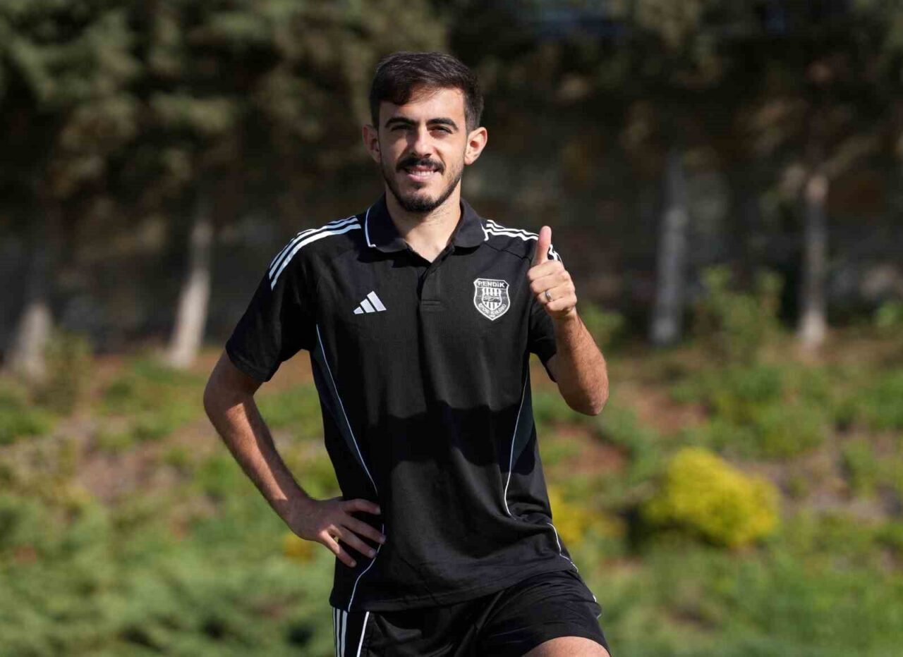 Pendikspor'un futbolcusu Bekir Karadeniz, mütevazı kadrolarına rağmen ligde hedeflerinin yüksek