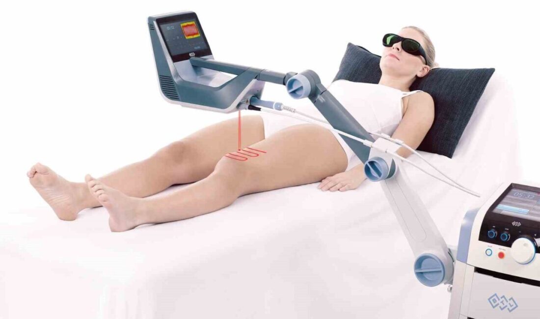 Yapay Zeka Destekli Robotik Lazerle Ameliyatsız Bel ve Boyun Fıtığı Tedavisi Mümkün Hale Geldi Fizik Tedavi ve Rehabilitasyon Uzmanı Doç. Dr. İrfan Koca, yapay