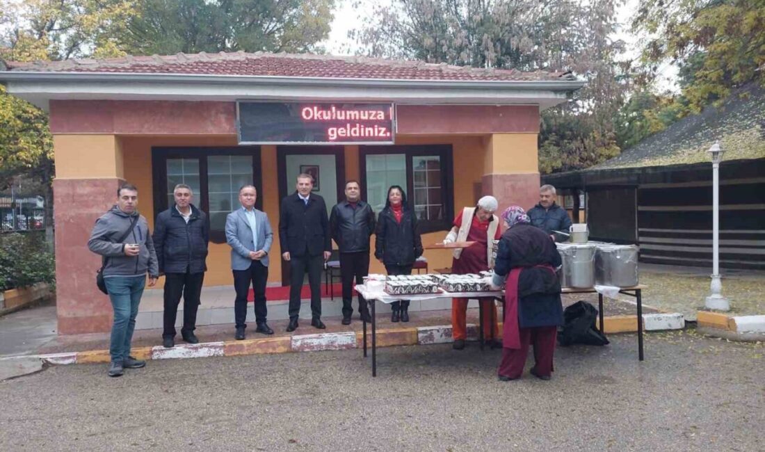 Eskişehir’deki Atatürk Mesleki ve Teknik Anadolu Lisesi, ‘Ben Her Yerde Varım’ Projesi ile Günlük Ücretsiz Çorba İkram Ediyor Eskişehir'deki Atatürk Mesleki ve Teknik Anadolu Lisesi, "Ben Her Yerde