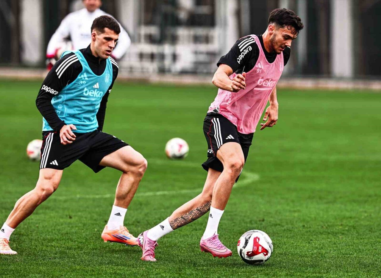 Beşiktaş, Fenerbahçe ile derbi için antrenmanlarına başladı. Teknik Direktör Sergen