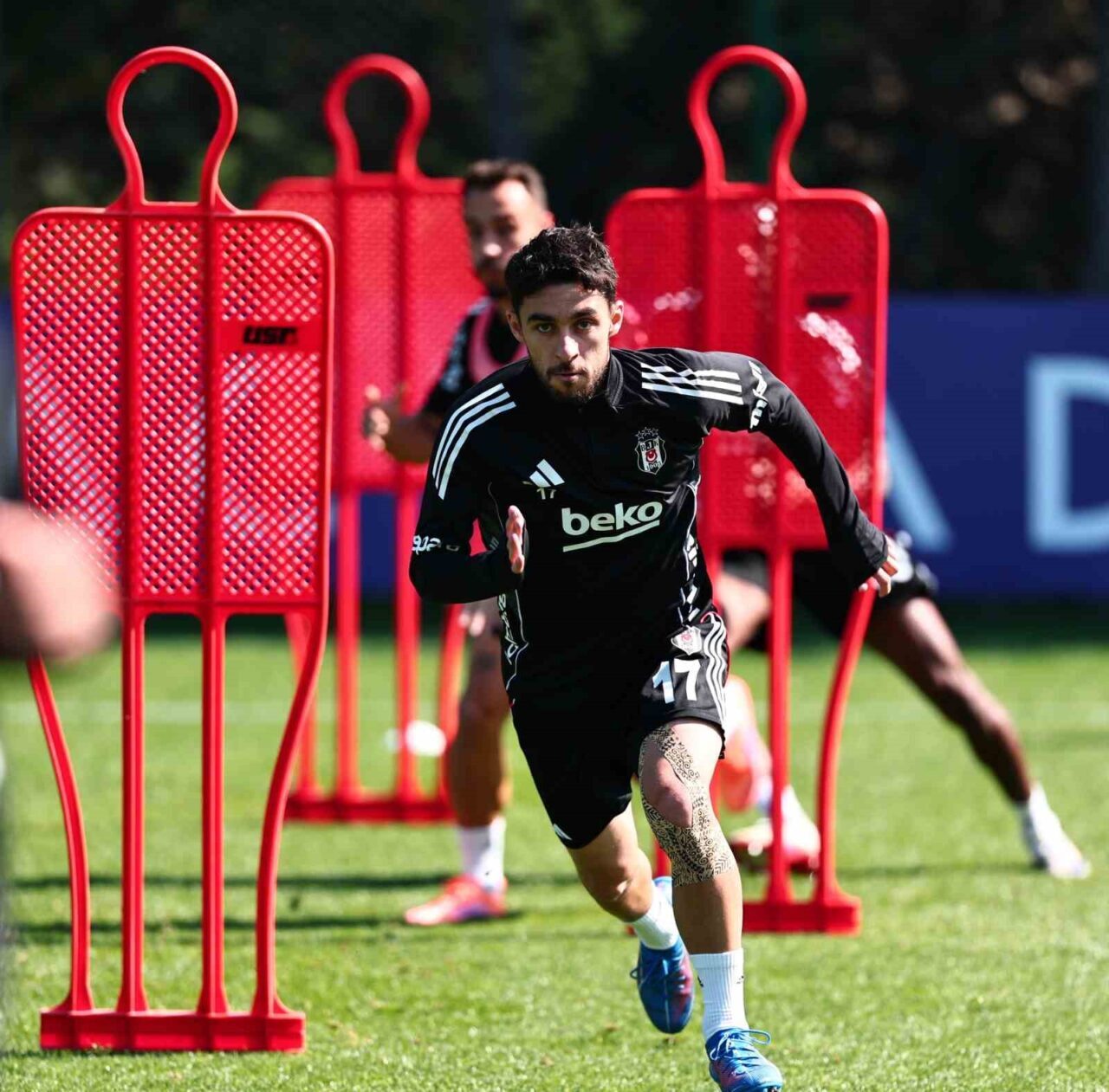 Beşiktaş, Gençlerbirliği maçı hazırlıklarına Teknik Direktör Sergen Yalçın yönetiminde sürdürüyor.