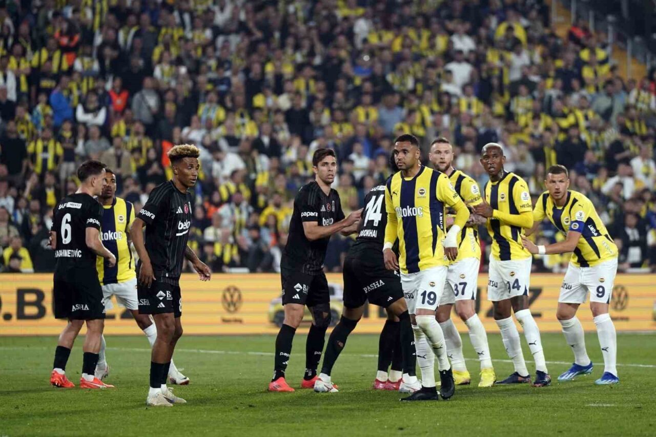 Beşiktaş ile Fenerbahçe'nin 11. hafta derbisinde iki takımın toplam kadro