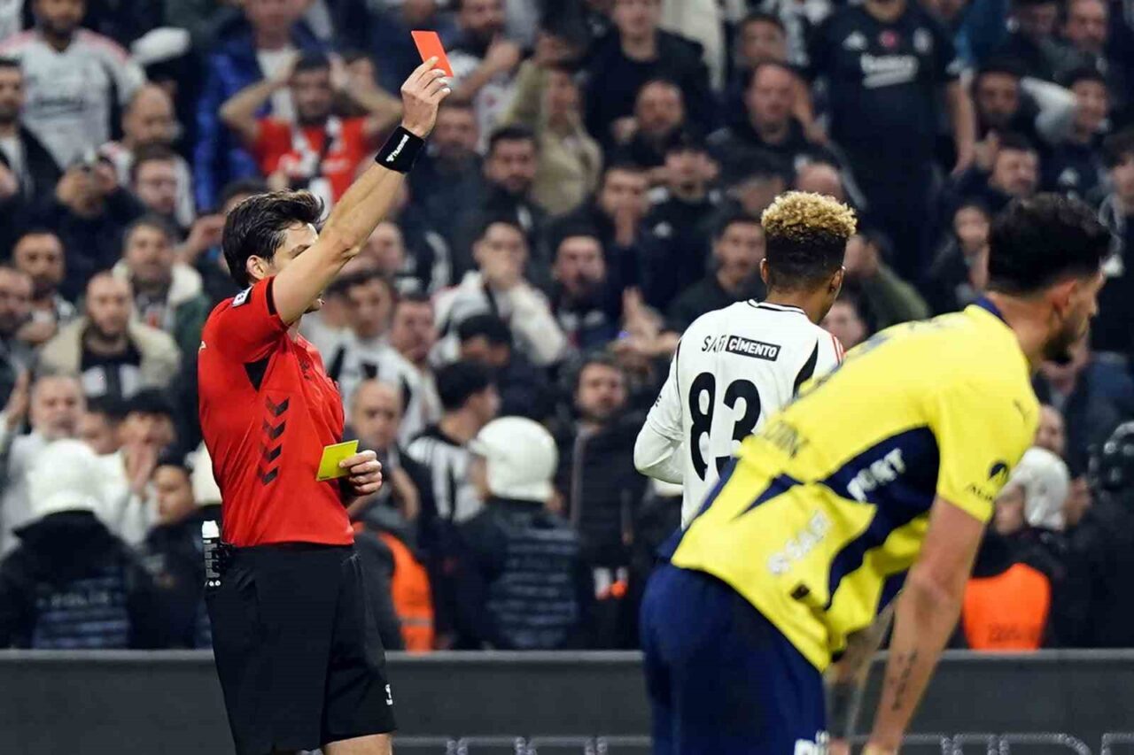 Beşiktaş ile Fenerbahçe arasındaki son 50 derbide 34 kırmızı kart
