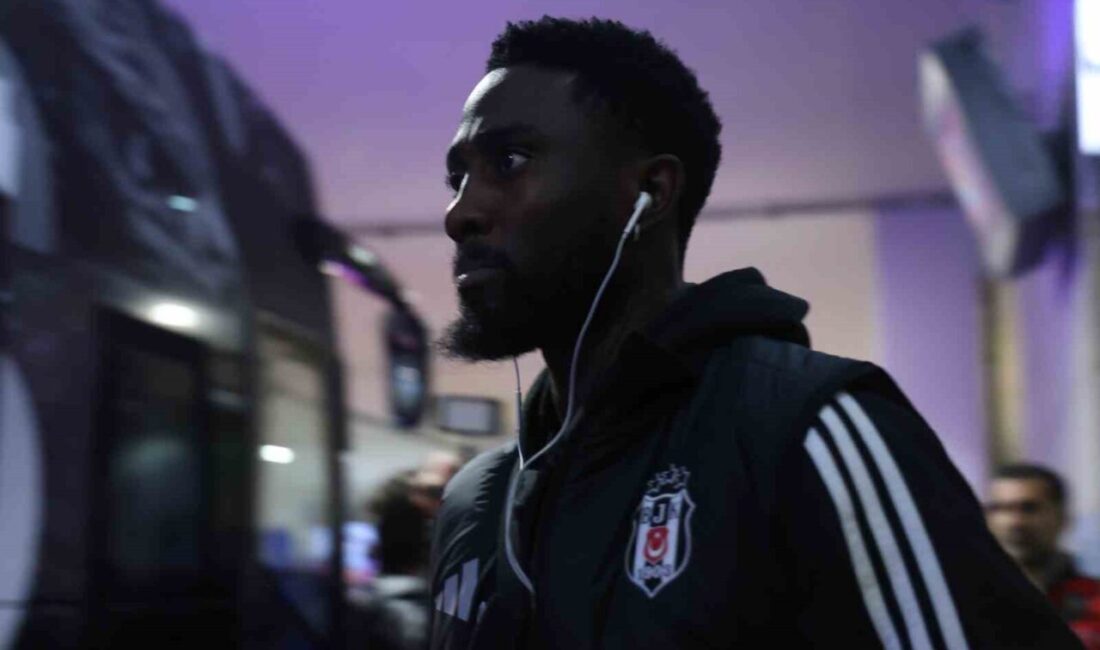 Beşiktaş, Konyaspor'la yapacağı erteleme maçı için Konya'ya geldi. Taraftarlar, havalimanında