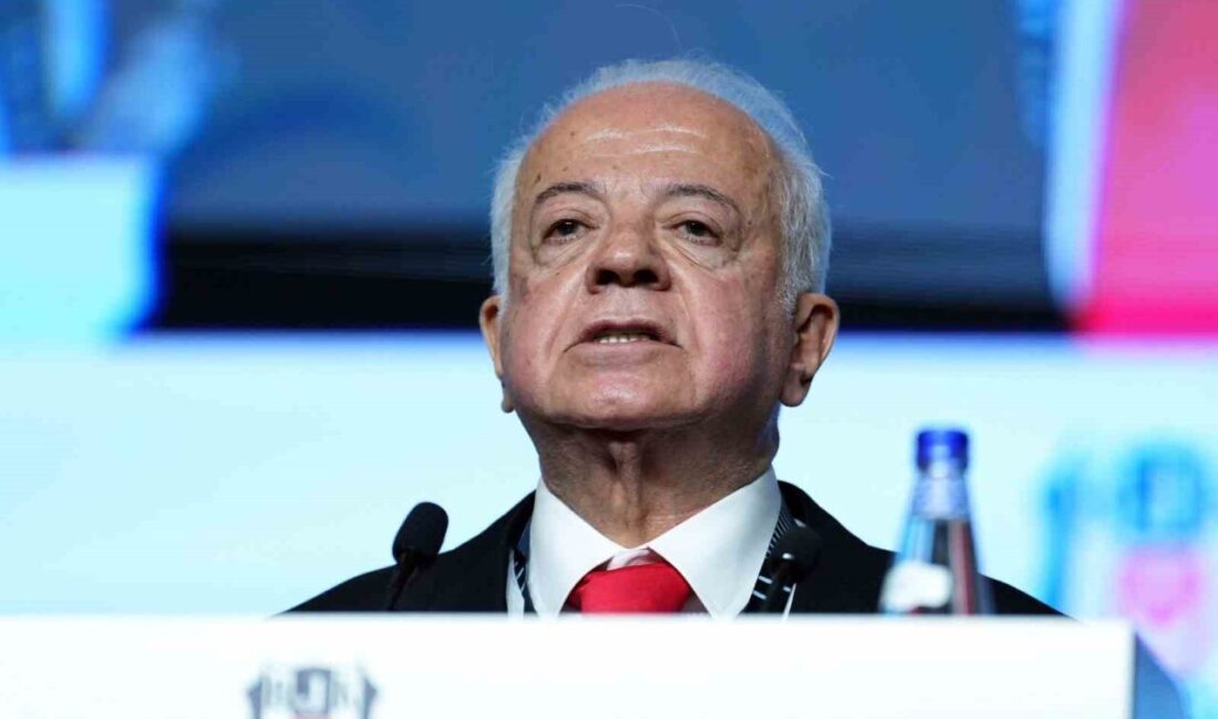 Beşiktaş Divan Kurulu Başkanlığı İçin Adaylar Son Konuşmalarını Yaptı Beşiktaş'ta divan kurulu başkanlık seçimleri için adaylar son konuşmalarını yaptı.