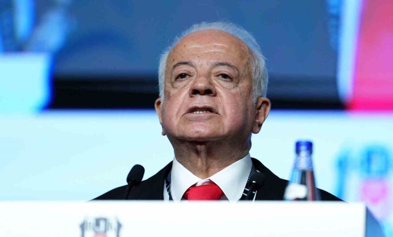 Beşiktaş'ta divan kurulu başkanlık seçimleri için adaylar son konuşmalarını yaptı.