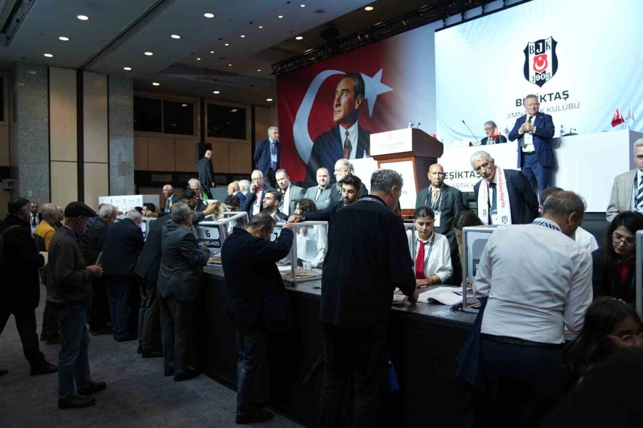 Beşiktaş’ın divan kurulu başkanlık seçiminde adaylar Affan Keçeci, Ahmet Akpınar,