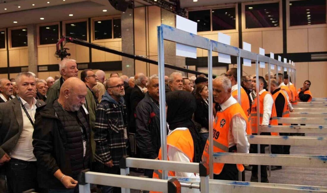 Beşiktaş’ta Divan Kurulu Başkanlık Seçimi İçin Oy Verme Süreci Başladı Beşiktaş'ta divan kurulu başkanlık seçimi Lütfi Kırdar Kongre ve Sergi