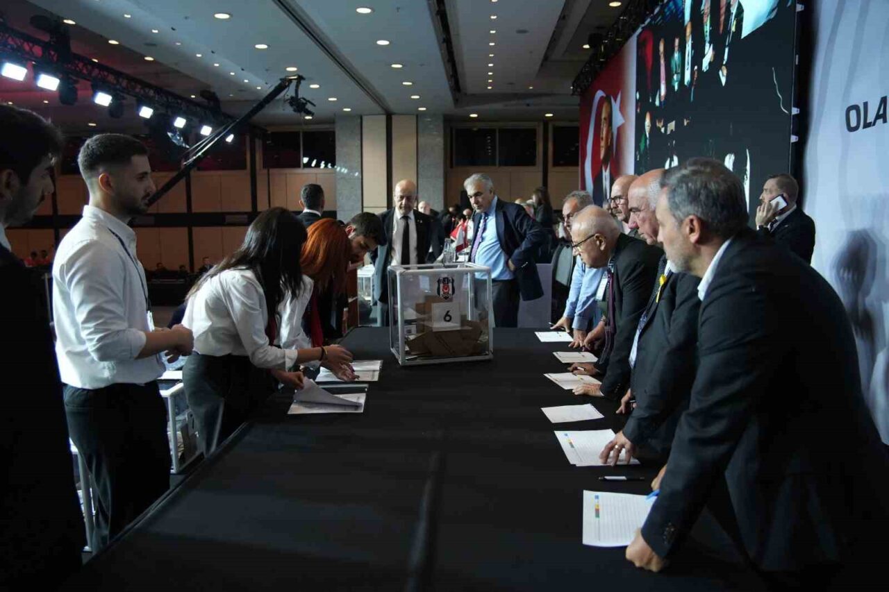 Beşiktaş’ın olağan divan kurulu başkanlık seçimi Lütfi Kırdar Kongre ve