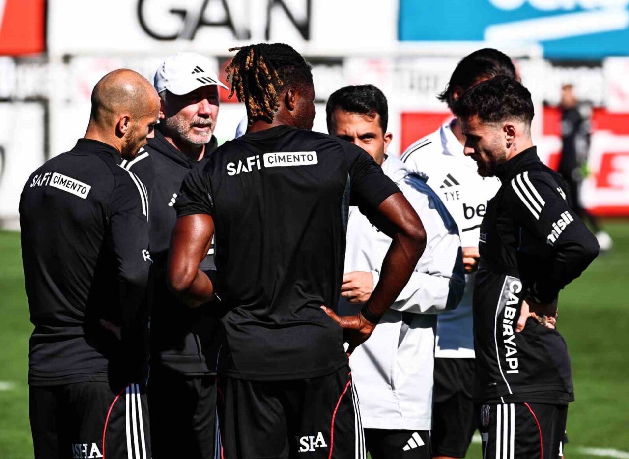 Beşiktaş, Fenerbahçe maçı hazırlıkları kapsamında bu sabah Nevzat Demir Tesisleri’nde