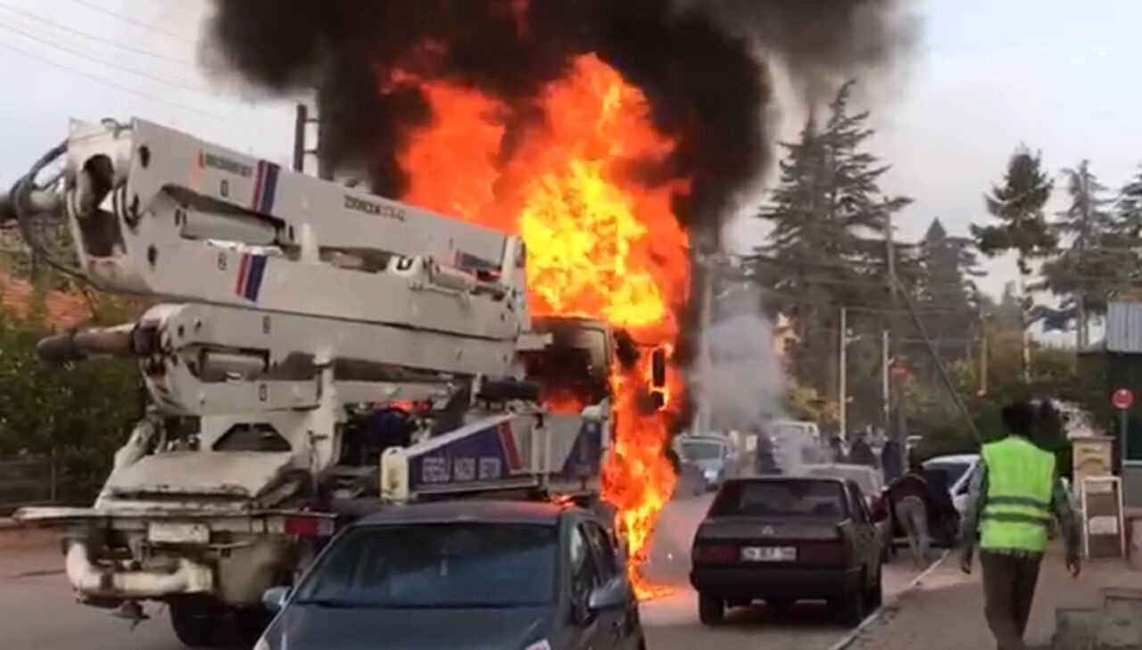 Konya'nın Ereğli ilçesinde K.S. yönetimindeki beton pompası, elektrik aksamındaki kısa